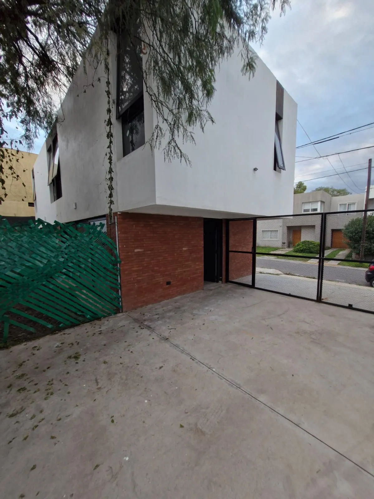 Duplex en Venta - La Calera Manuel Mujica - Al frente de La Estanzuela