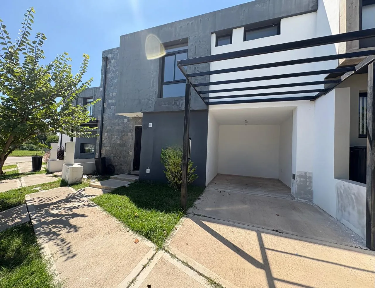 Lomas de Manantiales Venta Dúplex 4 Dorm (1 Pb) Galería Asador