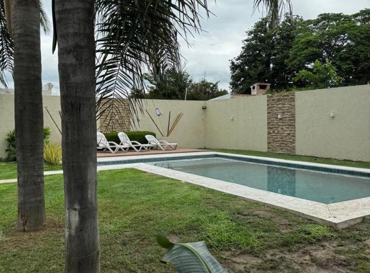 Casa · 410m² · 4 Ambientes · 2 Cocheras