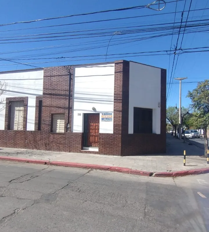VENTA CASA TRES DORMITORIOS/COCHERA