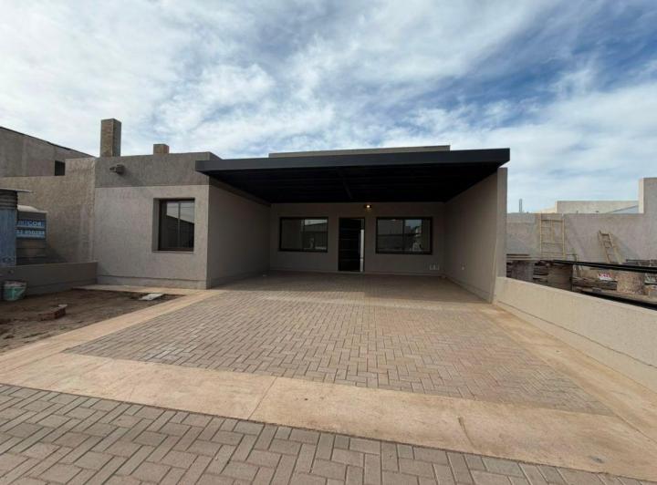 Casa · 140m² · 4 Ambientes · 2 Cocheras