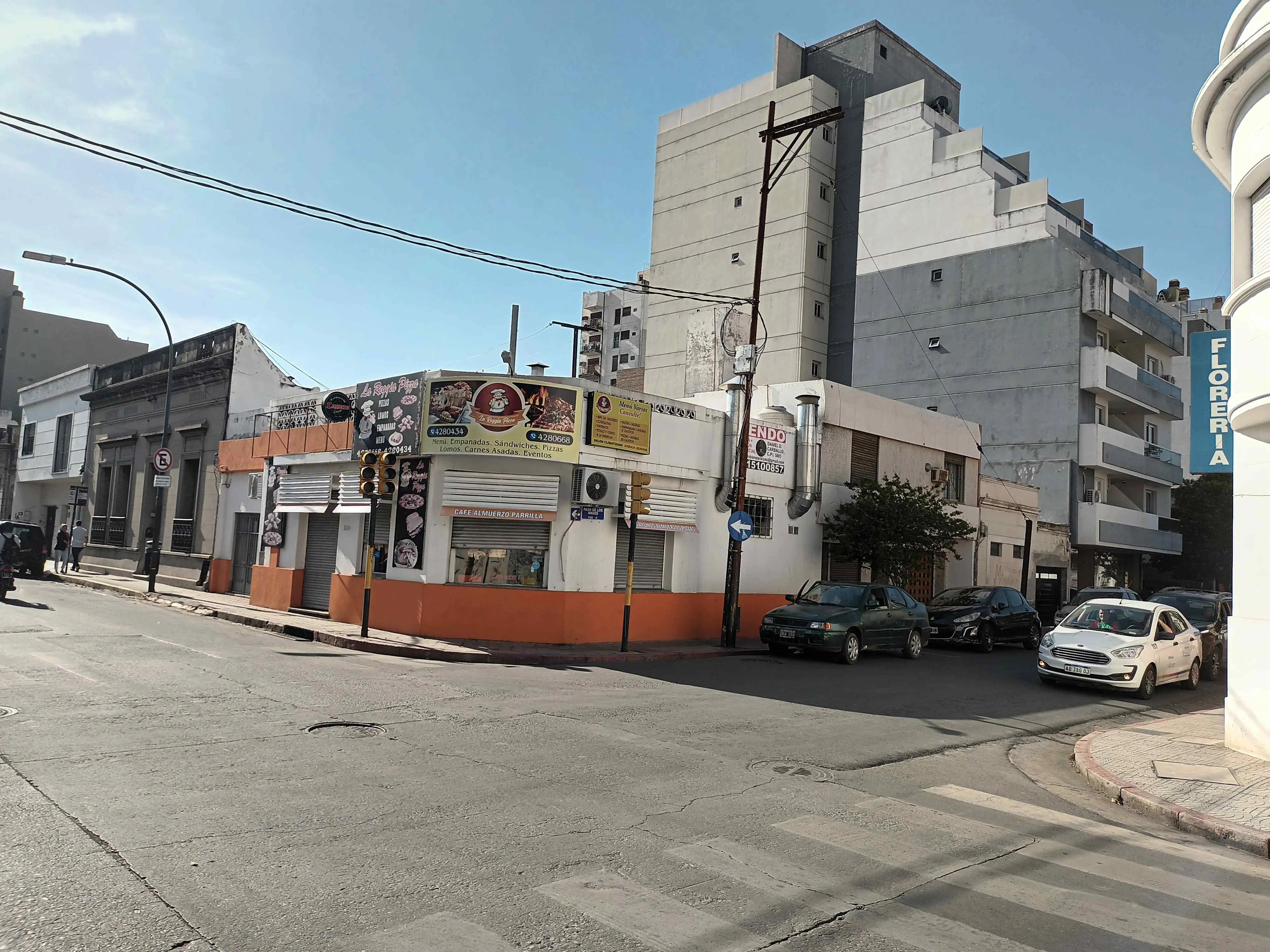ESCUCHO OFERTA -VENTA CASA  B° CENTRO + SALON COMERCIAL / EXCELENTE UBICACION