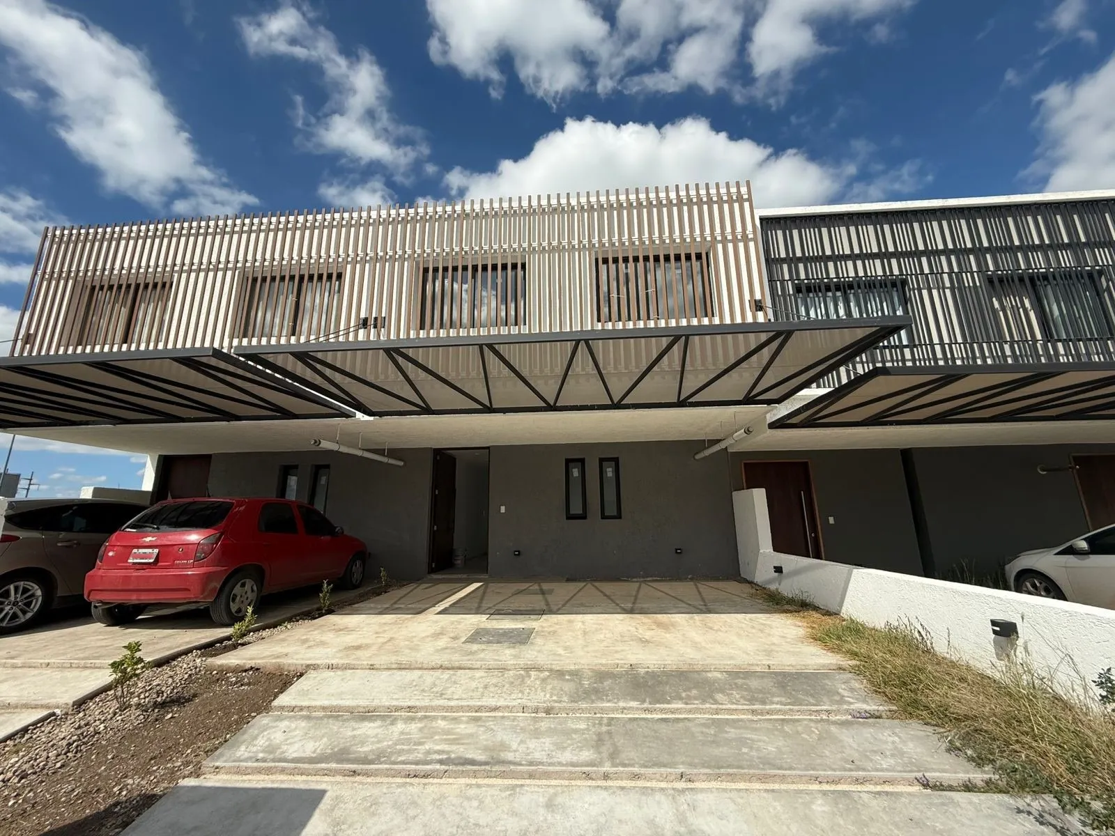 VENTA DUPLEX EN SOLARES DE MANANTIALES - 3 DORMITORIOS, A ESTRENAR