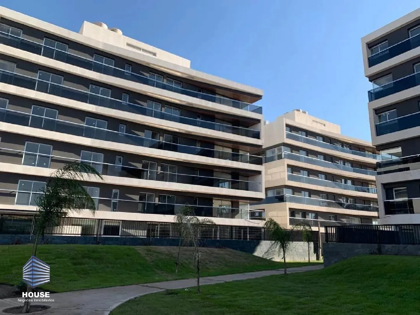 DEPARTAMENTO UN DORMITORIO AMOBLADO EN VENTA CONDOMINIO SUMMUM RECIBO MENOR