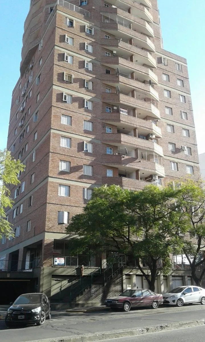 GUEMES: DPTO 3 HABITACIONES !