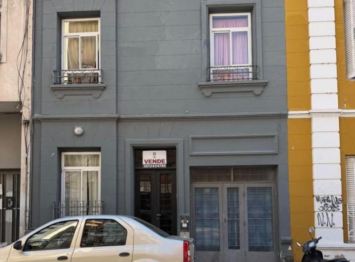 Casa · 160m² · 6 Ambientes · 2 Cocheras