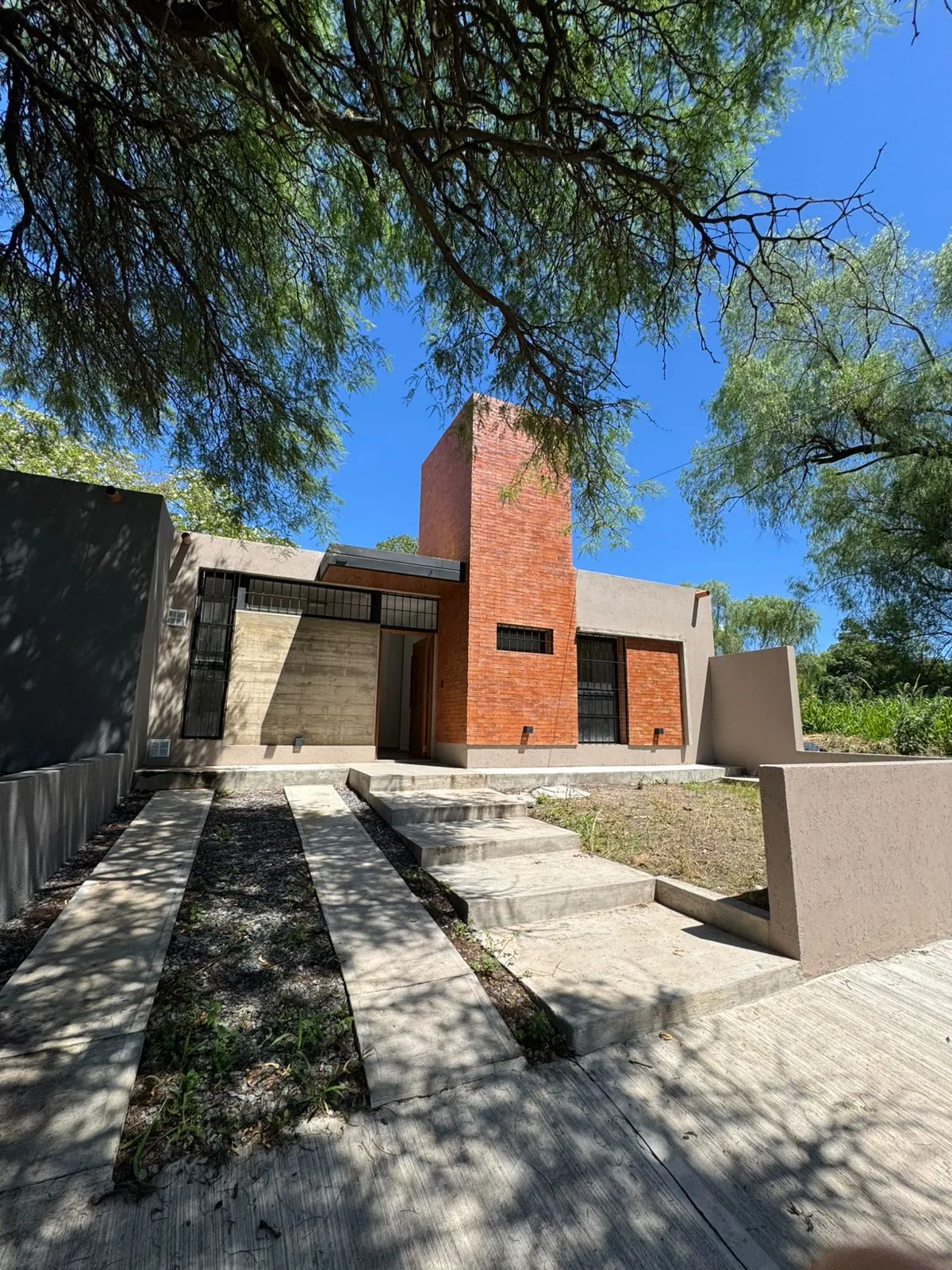 CASA DE 2 DORMITORIOS EN VENTA!! CENTRO DE LA CALERA!!