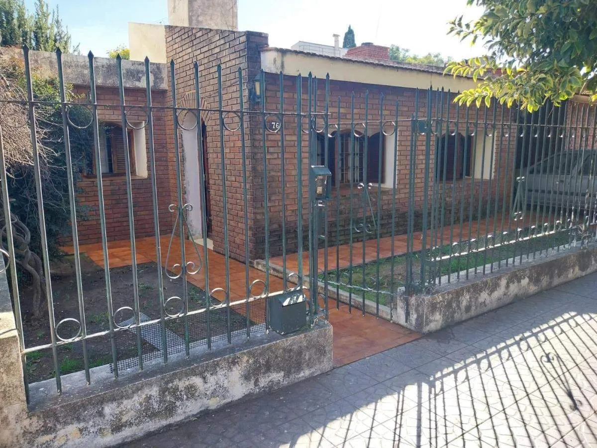 Vendo casa c3 dorm.B Parque Latino.