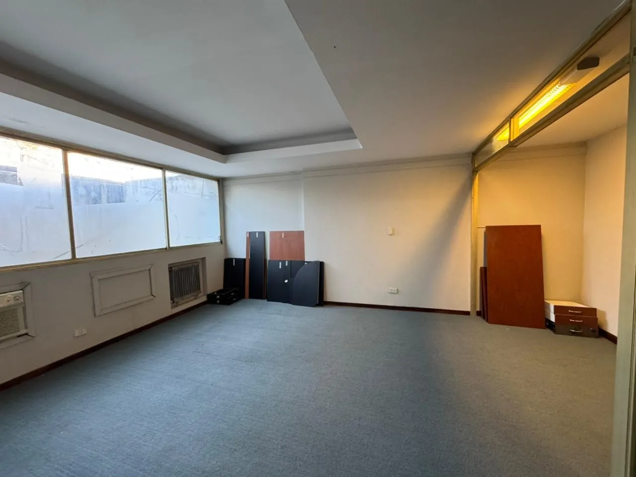 ALQUILER OFICINA 120M2 EN AV. GNRL PAZ. B° CENTRO.