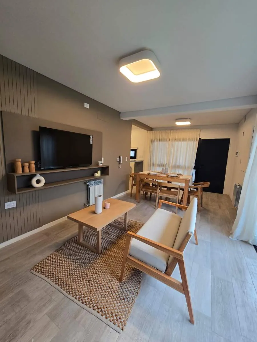 VENTA DÚPLEX DE 3 DORMITORIOS CON PATIO Y ASADOS EN HOUSING DISTRITO 20