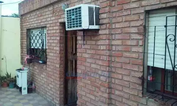 VENDO CASA  dos plantas un dpto APTA CONSTRUCTORA
