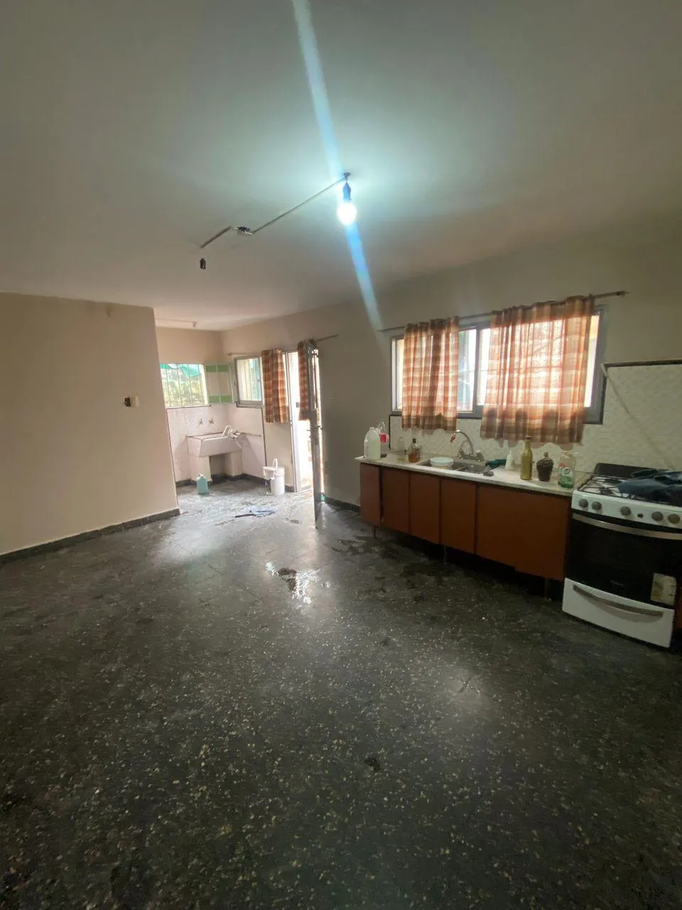 VENTA CASA MÁS GALPON - OPORTUNIDAD INVERSORES !