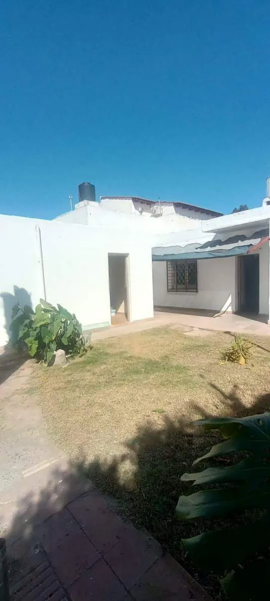 Vendo casa c3 dorm.  Dpto c2 dorm.B Los Gigantes.