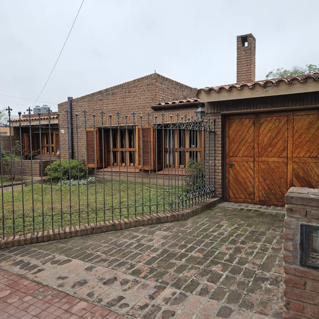 Vendo casa c4 dorm.Y pileta.B Cerro de Las Rosas.
