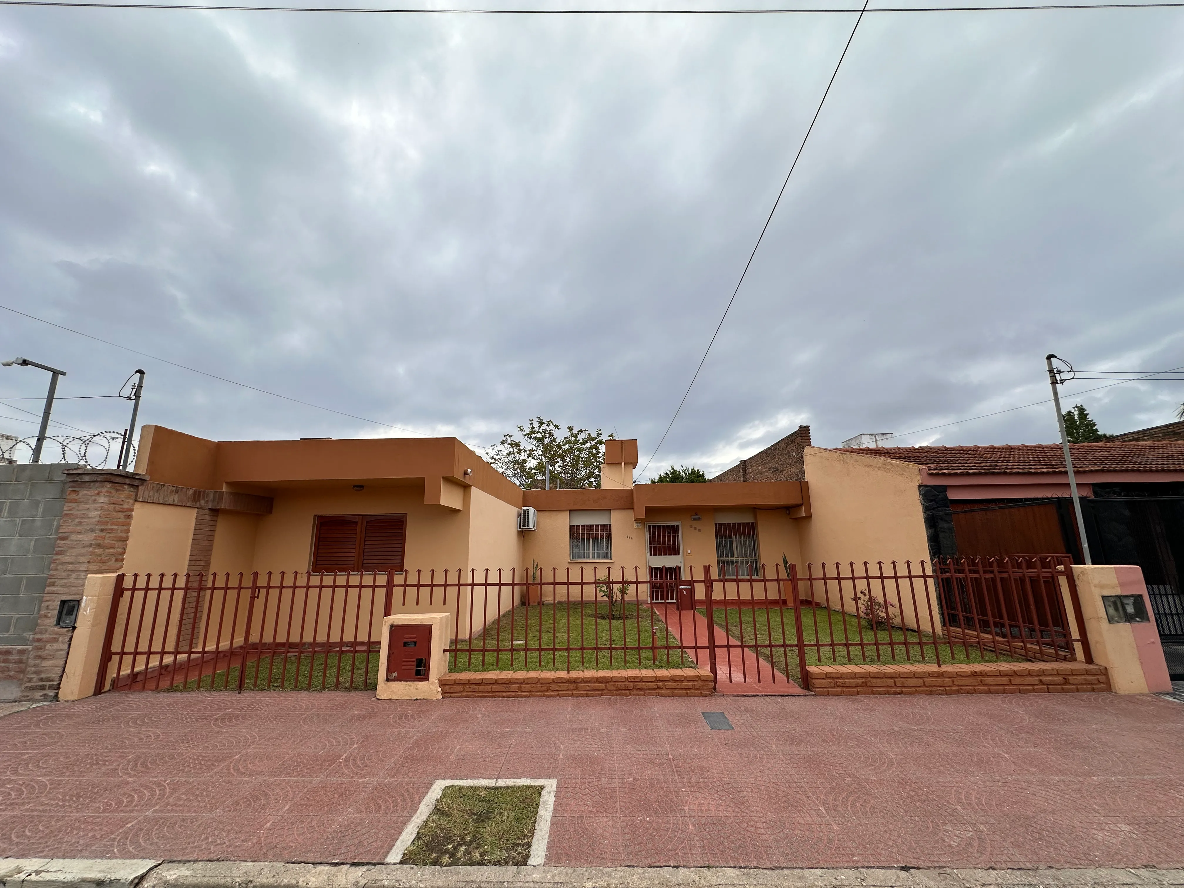 SE VENDE CASA LAS PALMAS 3 DORMITORIOS