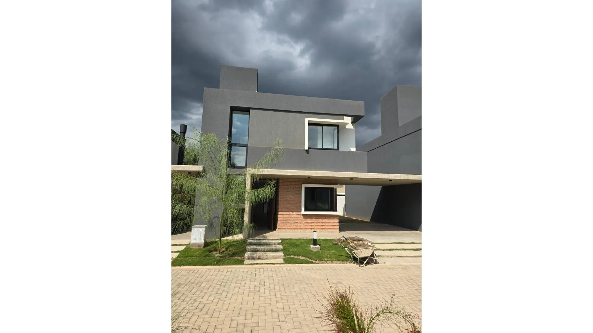 DUPLEX 3 DORMITORIOS EN HOUSING