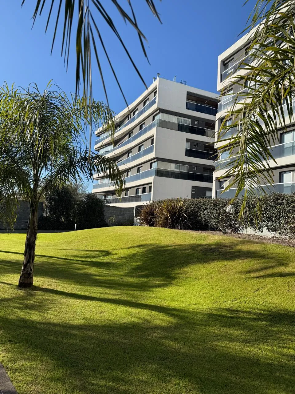 ALQUILER- Un dormitorio y medio SUMMUM Condominio Privado!