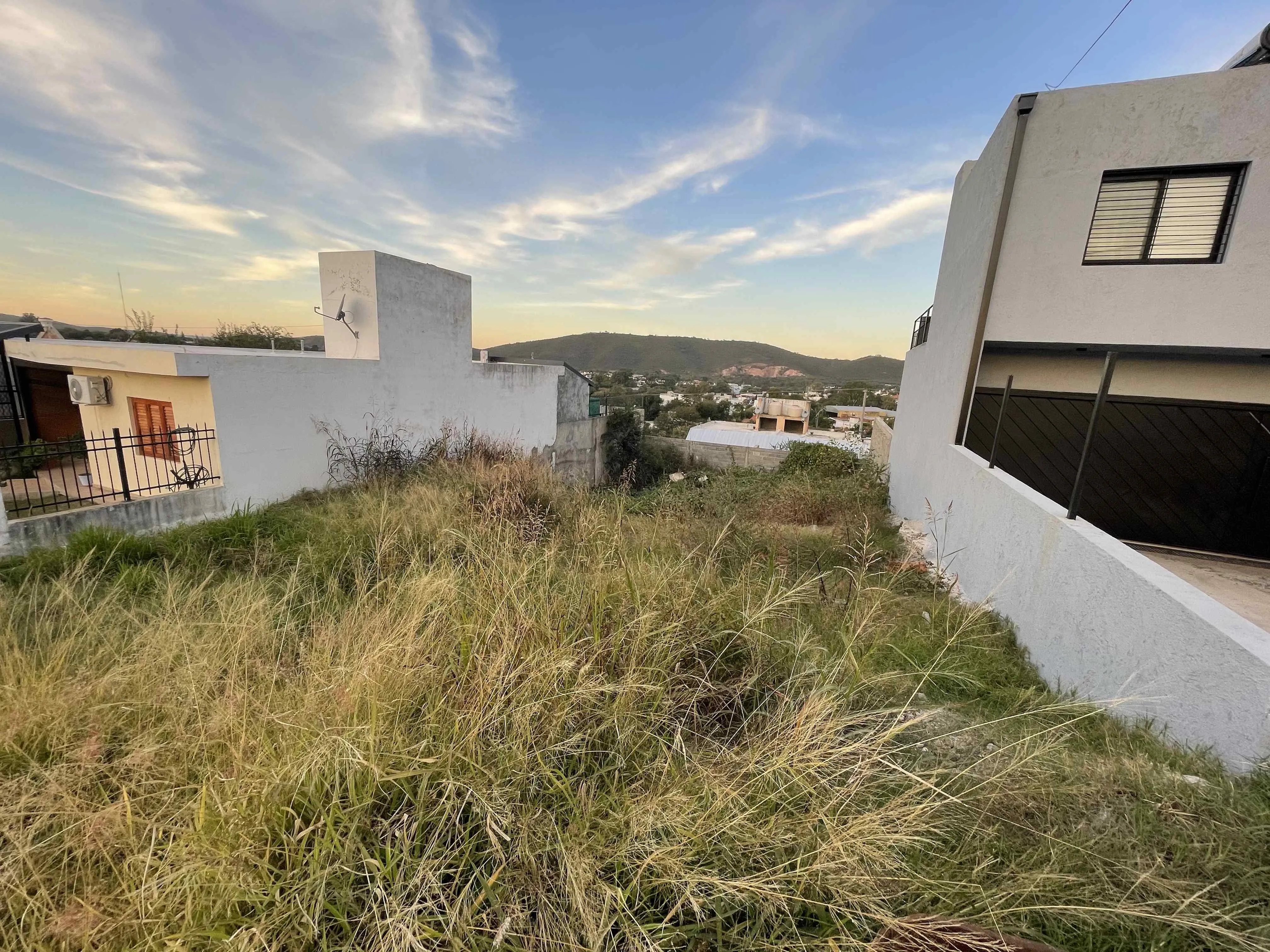 LOTE A LA VENTA EN VILLA PARAISO LA CALERA. UNA DE LAS MEJORES VISTASINST