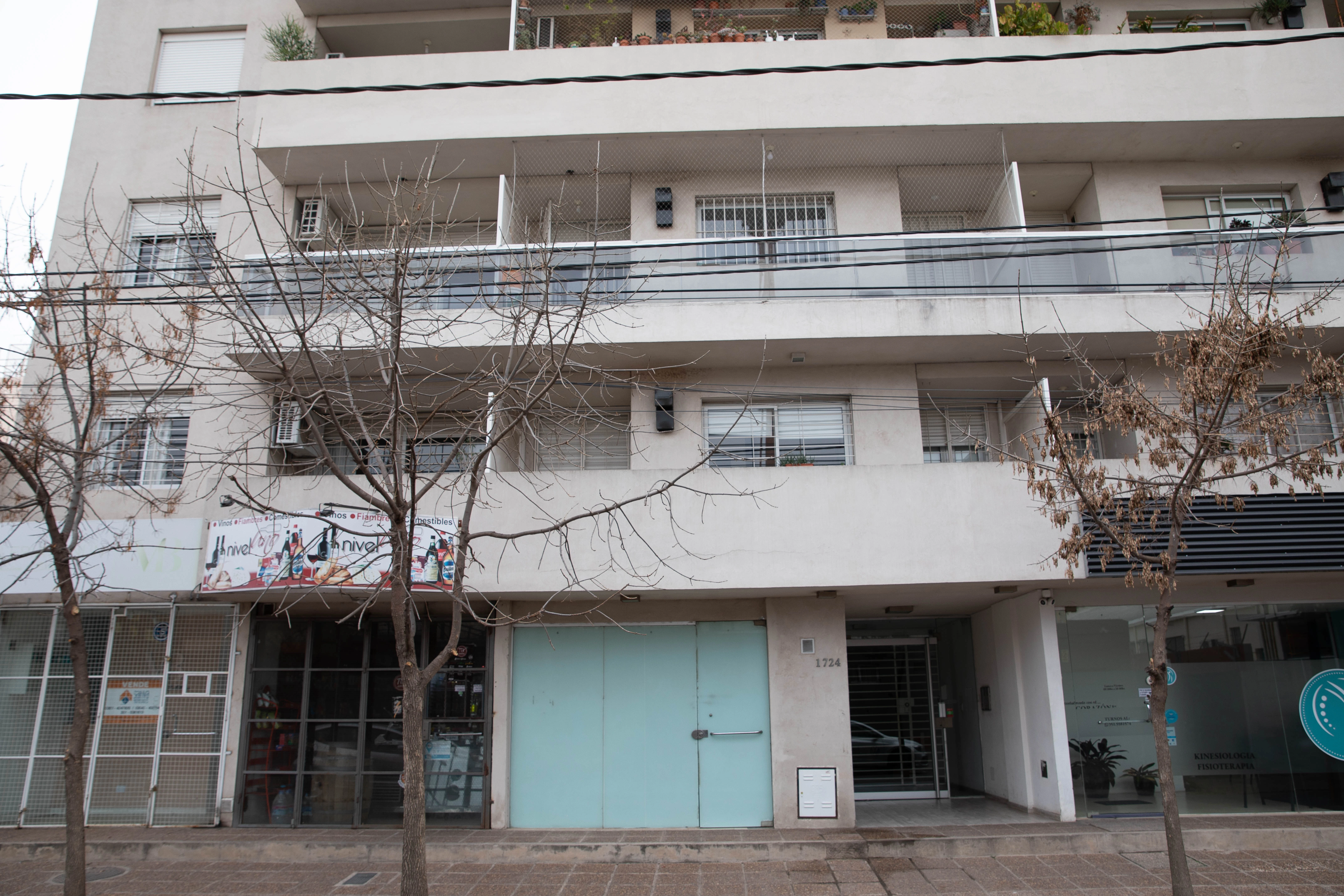 CASEROS AL 1700 LOCAL EN VENTA TOTALMENTE FINANCIADO