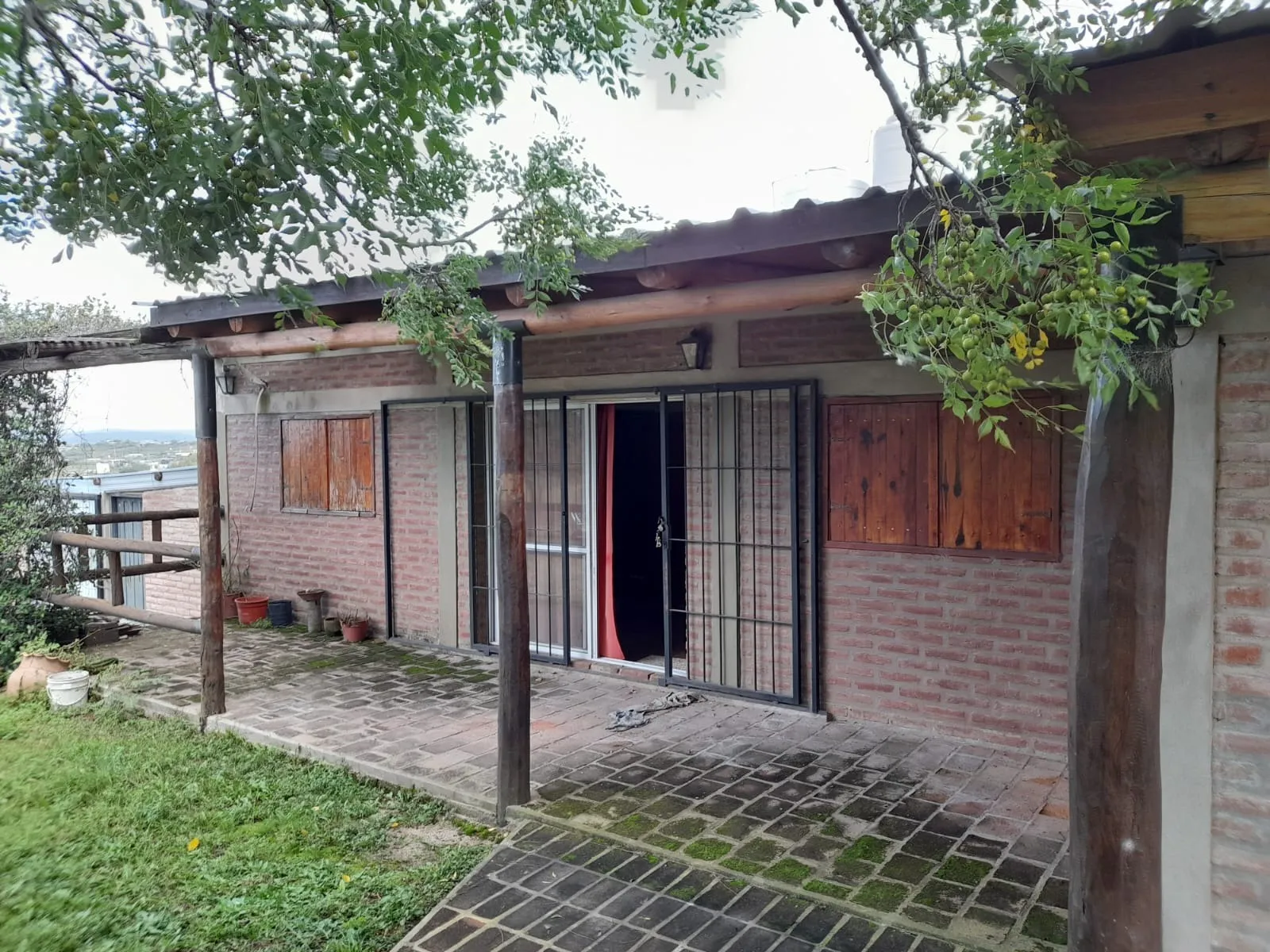 CASA EN VENTA EN LAS SIERRAS DE CÓRDOBA - GRAN TERRENO - TANTI -