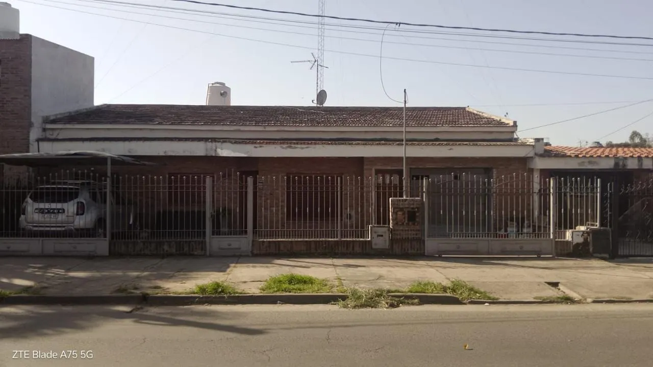 Vendo zona B° Yofre N Casa 3 dorm + Departamento 1 dorm.