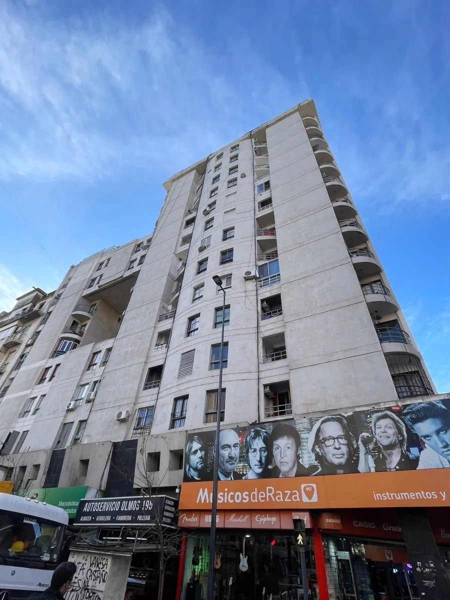 Departamento 2 Dormitorios con Balcon en Venta - B° Centro