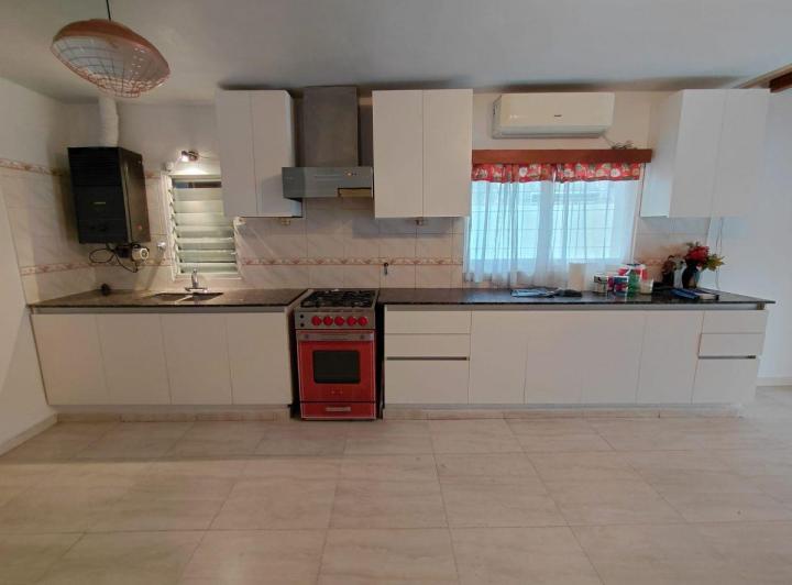 Casa · 200m² · 8 Ambientes · 3 Cocheras