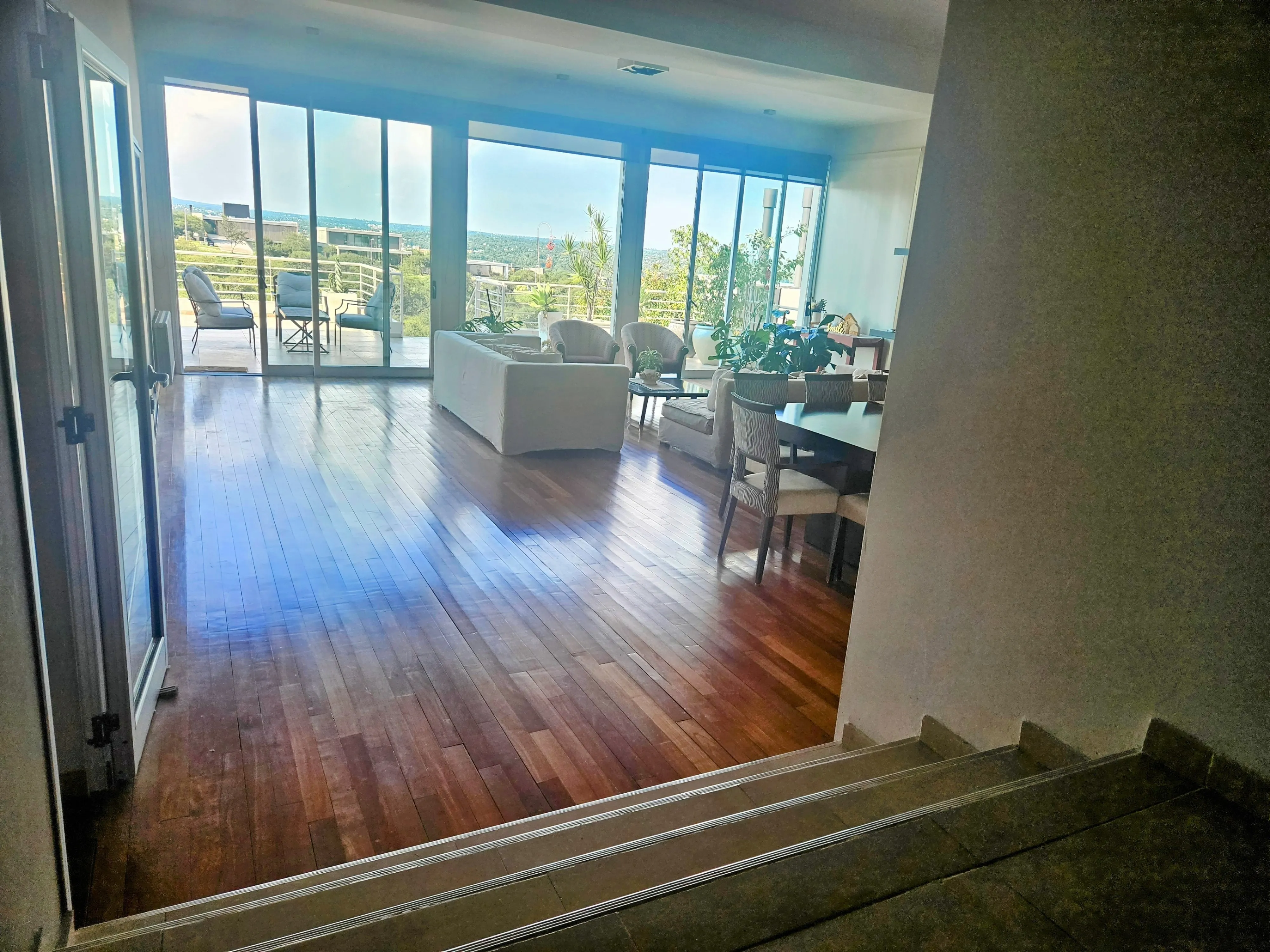 Vendo Casa en La Rufina con Vista, Patio, Quincho cerrado y salida a 2 calles !!