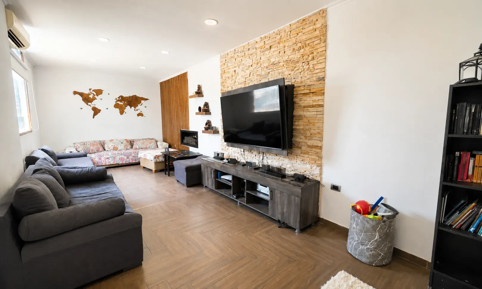 Barrio Colón | Casa de 4 dorm. + escritorio, patio, pileta y cochera doble