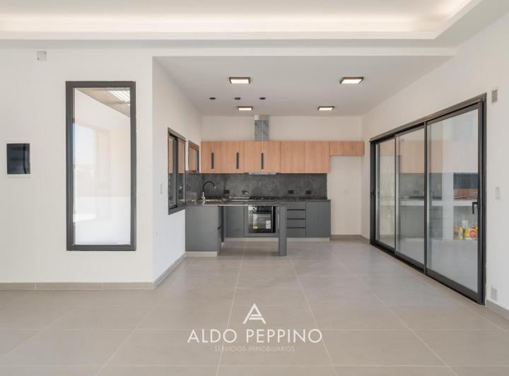 Casa · 190m² · 3 Ambientes · 2 Cocheras