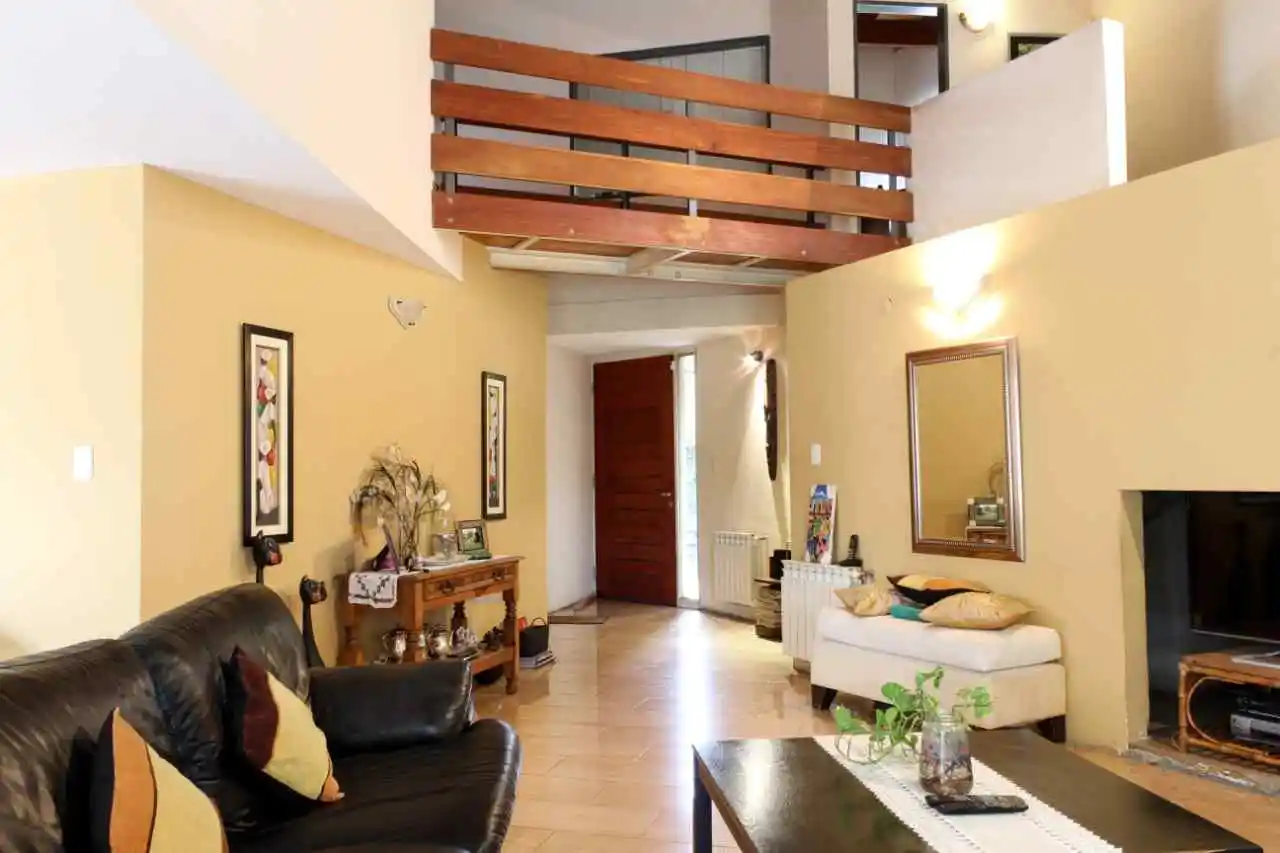 Av Valparaiso 3650, Calle José Aguado 827- Casa Tres Dorm. Edif. 360 Terr 825