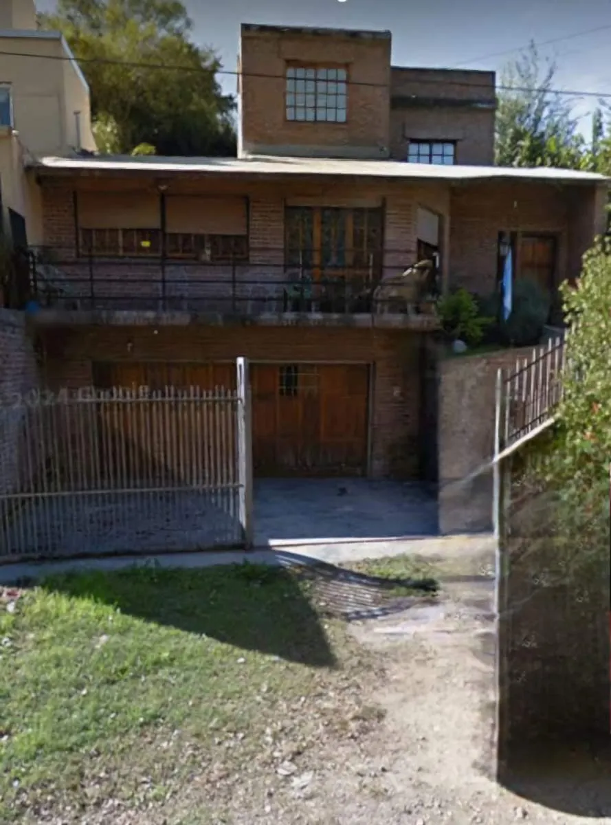 GRAN  CASA DE TRES PLANTAS EN RIO CEBALLOS