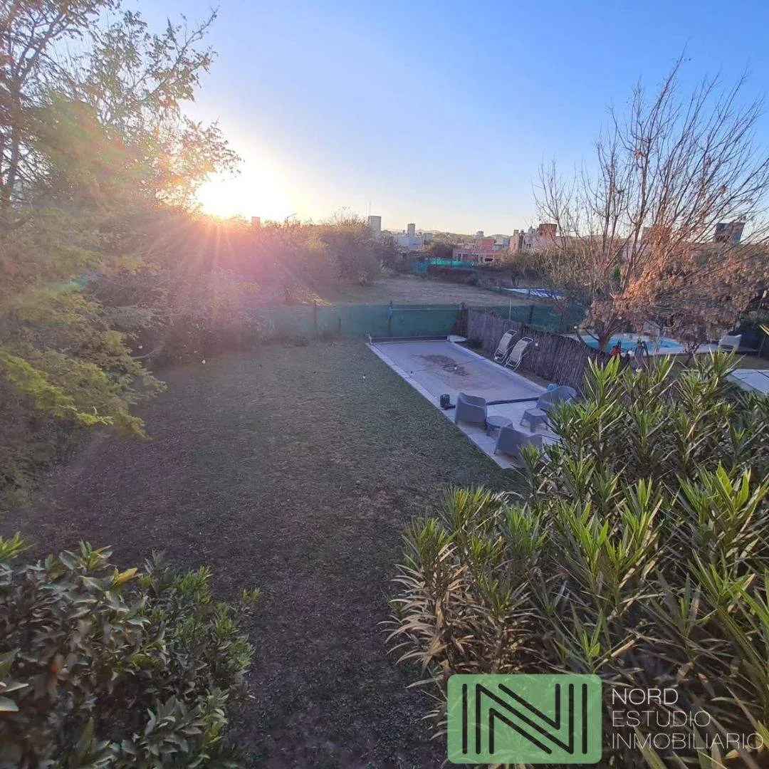 VENTA CASA EN VILLA CATALINA, 3 DORMITORIOS 2 BAÑOS