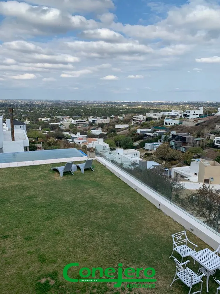 casa  2 plantas 4 dormitorios La Rufina con excelente vista y gran patio plano