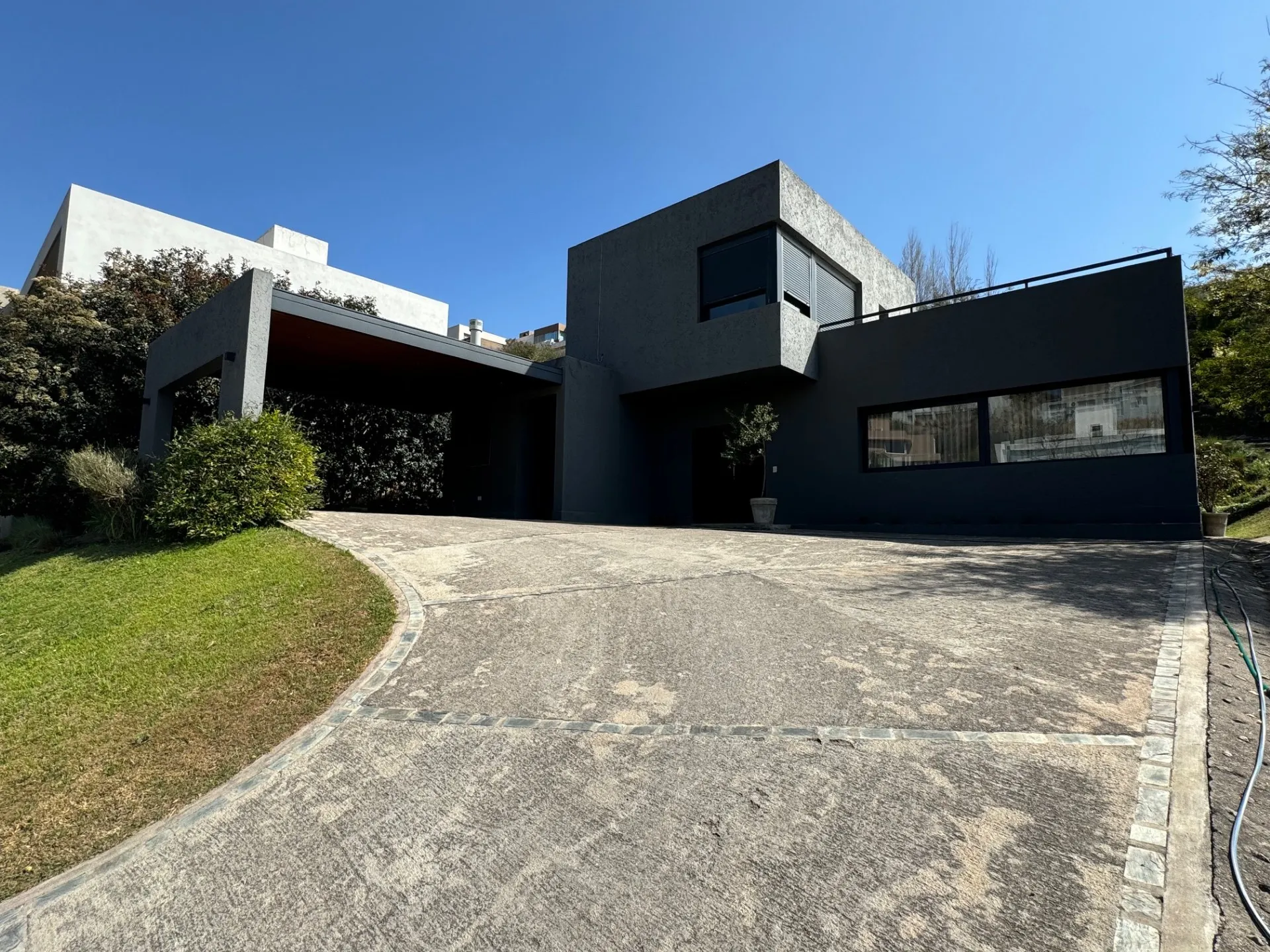 La Rufina, central, impecable.-
