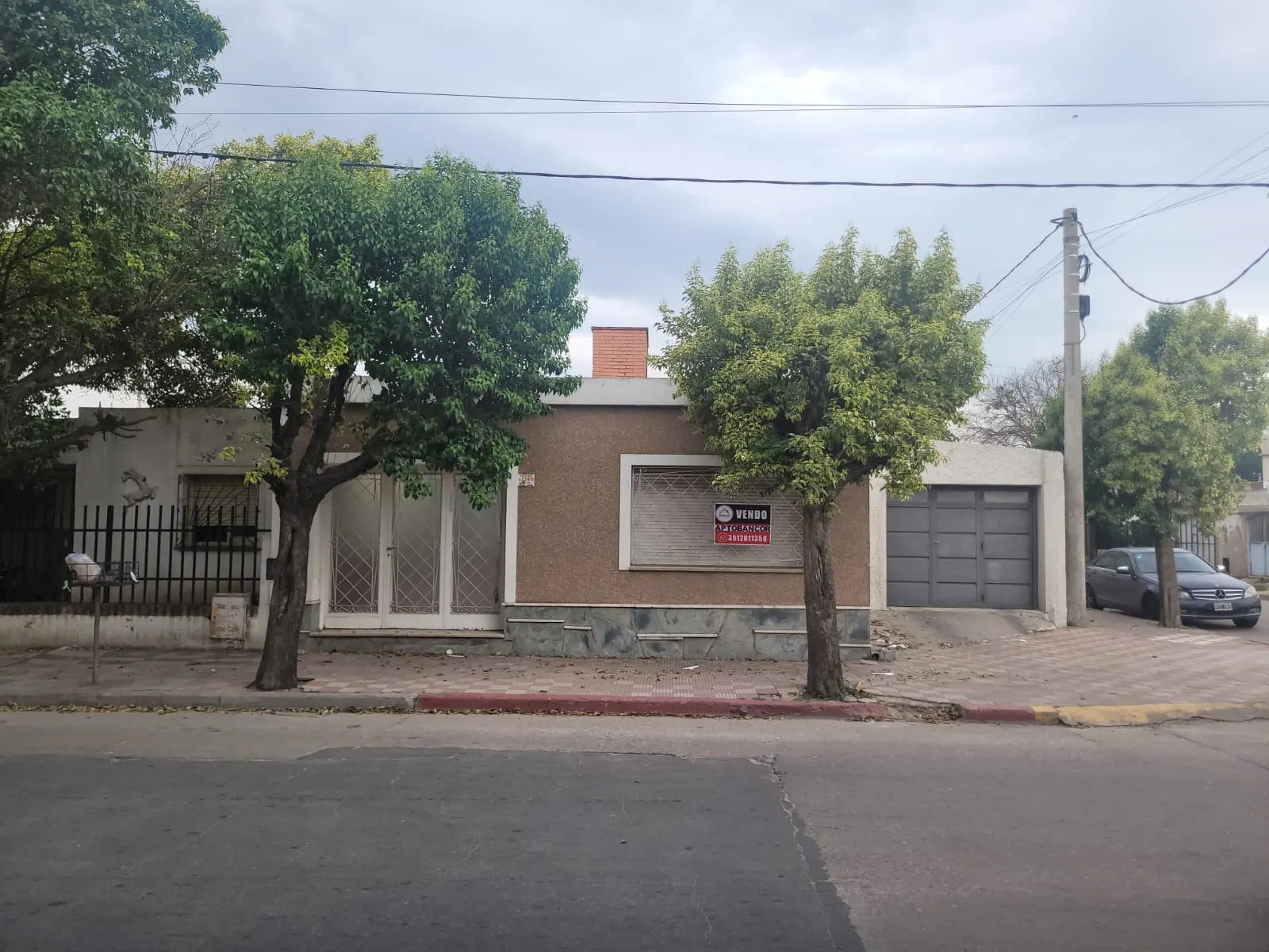 APTO CREDITOS HIPOTECARIOS. CASA 3 DORM. PATIO. COCHERA. FELIX PAZ AL 1100.