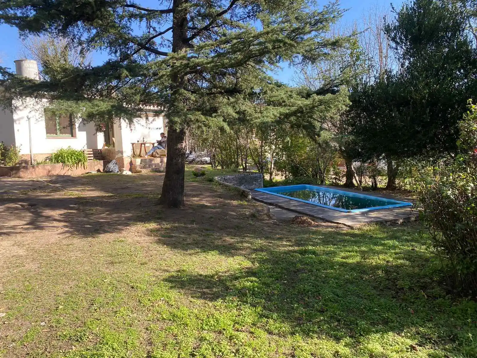 VENDO CASA DE 3 DORM, TERRENO 1.300 MTS2. PILETA. EN TANTI !!! U$D 65.000