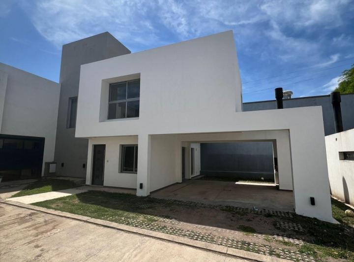 Casa · 140m² · 5 Ambientes · 2 Cocheras