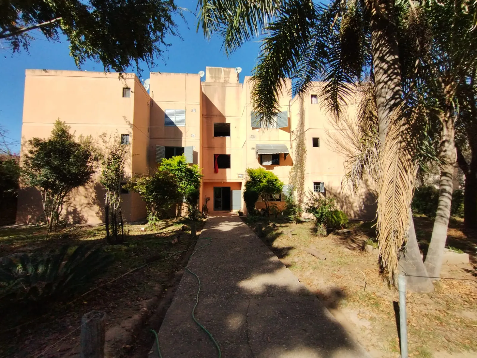 VENTA DEPARTAMENTO COMPLEJO B° CHATEAU CARRERAS ( 2 DORMITORIOS )