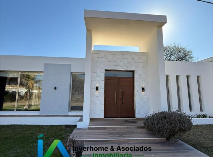 Casa · 387m² · 4 Ambientes · 4 Cocheras