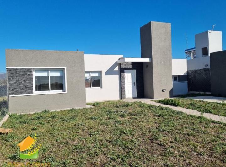Casa · 80m² · 6 Ambientes · 1 Cochera