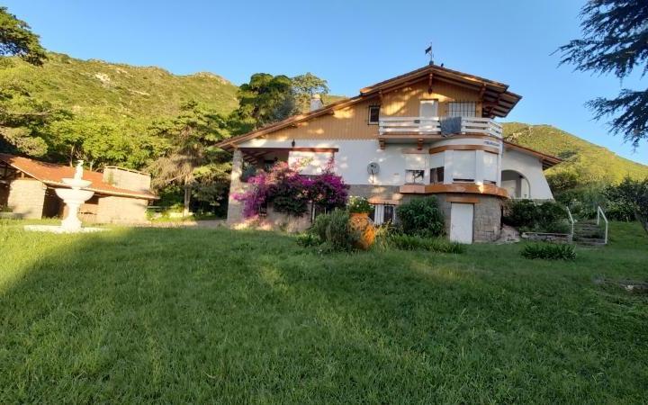 Casa · 426m² · 5 Ambientes · 1 Cochera