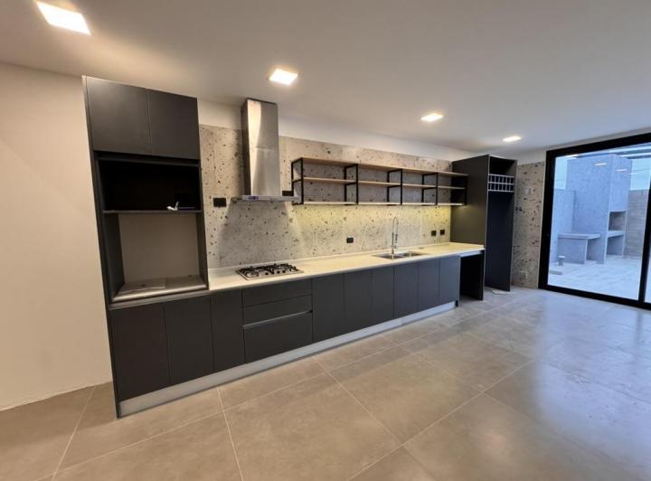 Casa · 100m² · 4 Ambientes · 1 Cochera