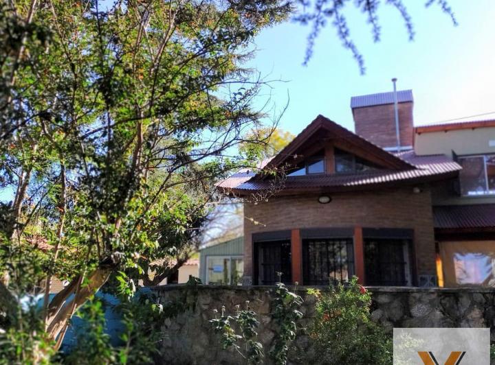 Casa · 180m² · 4 Ambientes · 1 Cochera