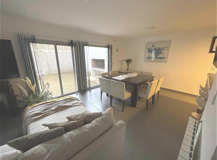 Casa · 162m² · 6 Ambientes · 2 Cocheras