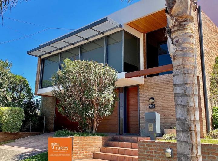Casa · 290m² · 3 Dormitorios · 2 Cocheras