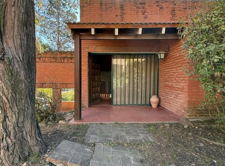 Casa · 155m² · 15 Ambientes · 1 Cochera
