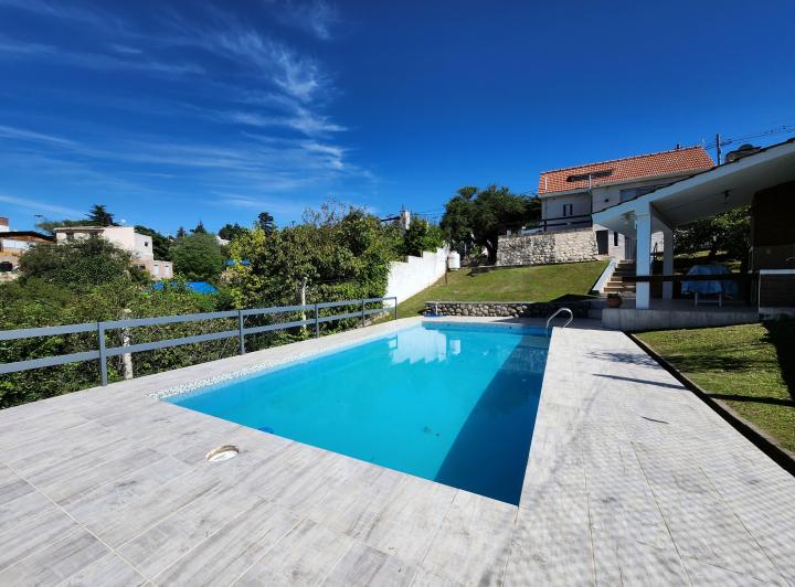 Casa · 155m² · 6 Ambientes · 1 Cochera
