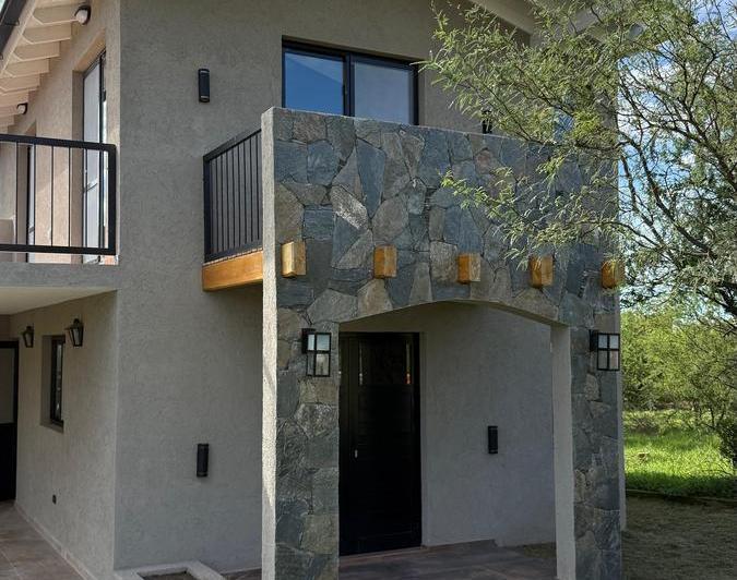 Casa · 108m² · 6 Ambientes · 1 Cochera