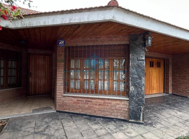 Casa · 257m² · 3 Ambientes · 1 Cochera